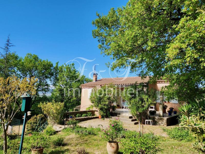 Haus mit Aussicht und großem, waldreichen Garten