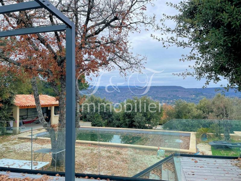Luxusvilla mit Pool und Blick auf den Luberon