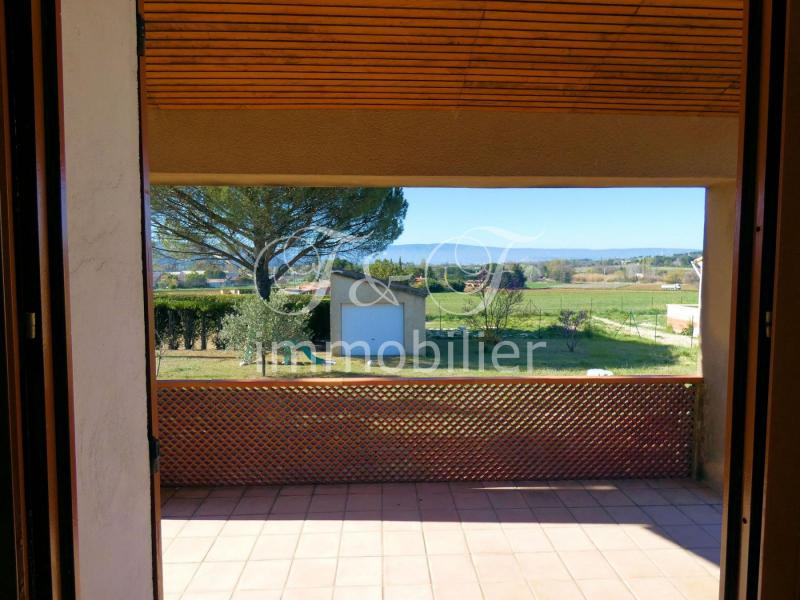 Einstöckiges Haus mit Blick auf den Luberon