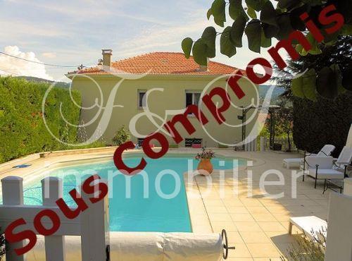 Townhouse with pool in Apt in the Luberon