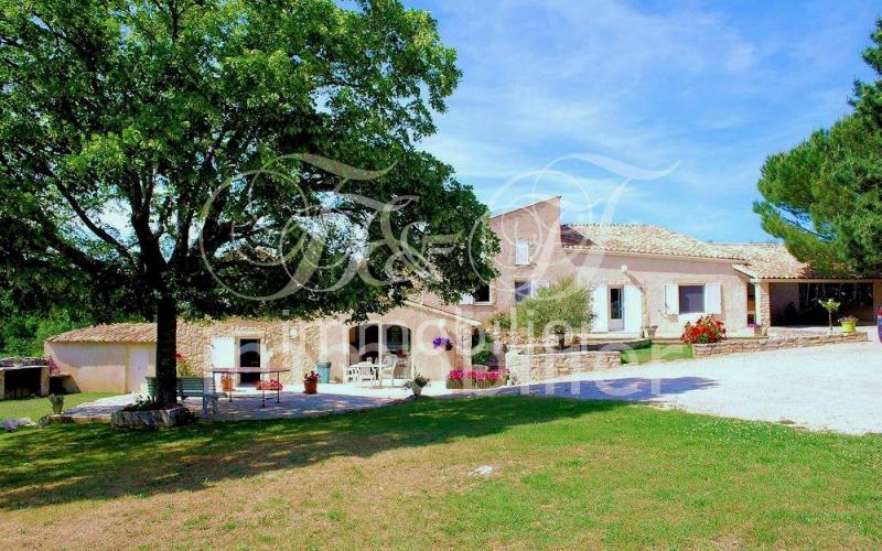 Large farmhouse on 2 hectares in Simiane La Rotonde