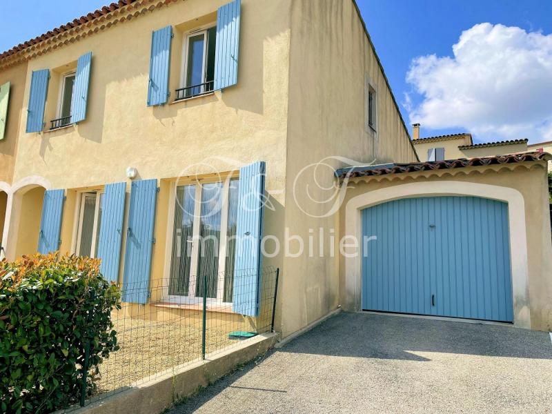 Villa with small garden and garage