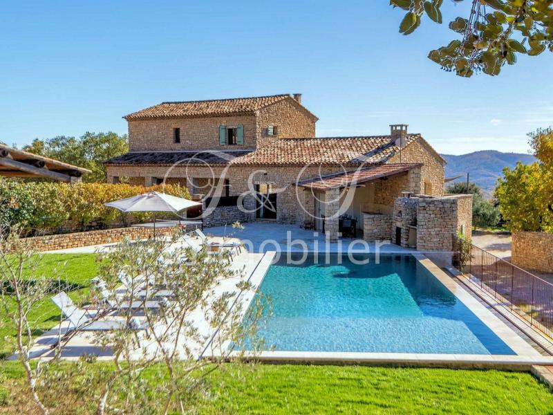 Property facing the Luberon