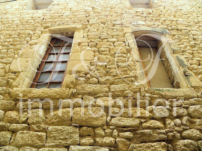 Village house to renovate in the Luberon