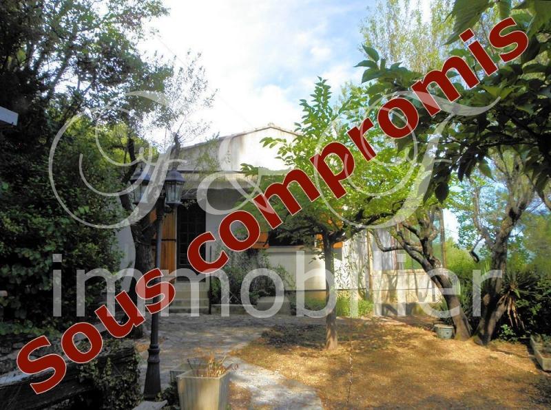 Single storey town house facing the Luberon