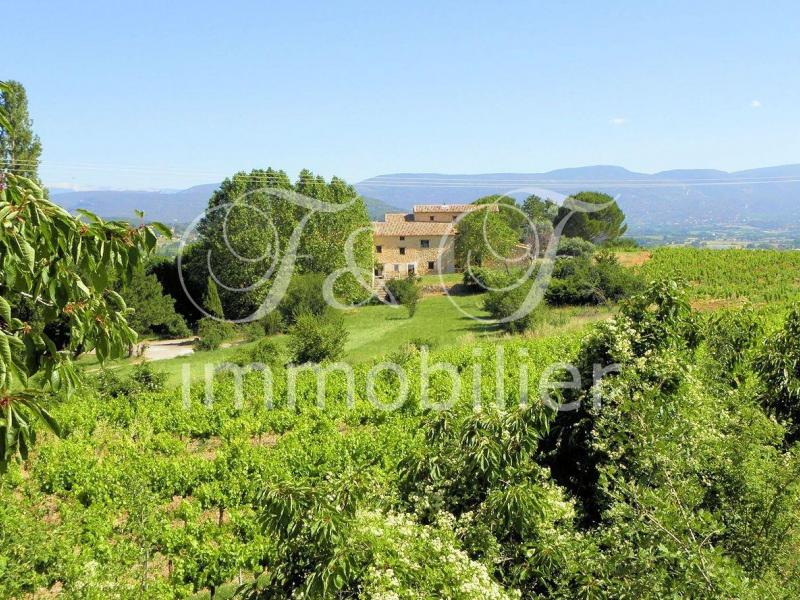 Bastide and outbuildings near Bonnieux