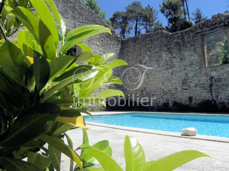 House with terrace in Rustrel