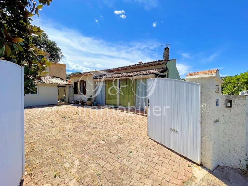 Single storey house near downtown