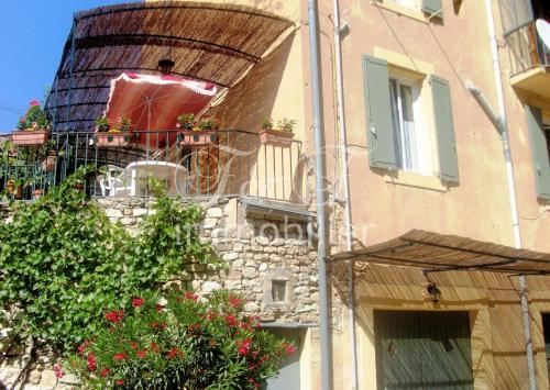 Apartment with garden and two garages