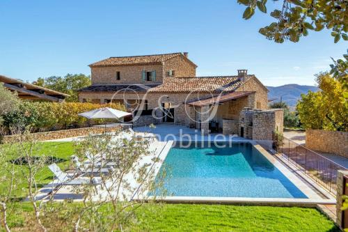 Property facing the Luberon
