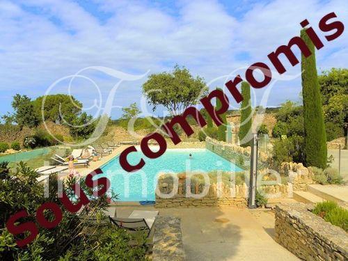 Stone cottage in Gordes in the Luberon