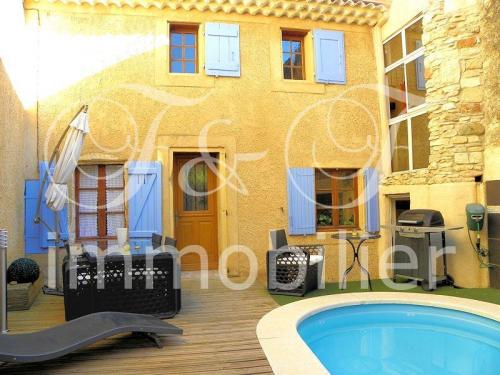 Village house with courtyard in the Luberon