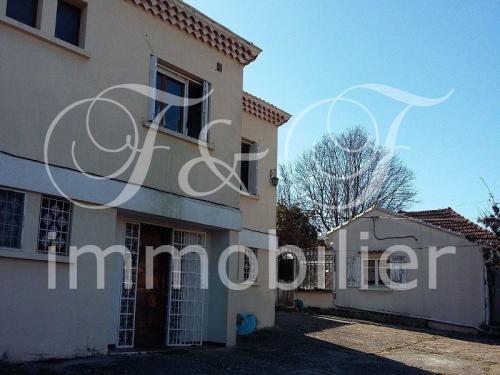 Two houses near Apt center in the Luberon