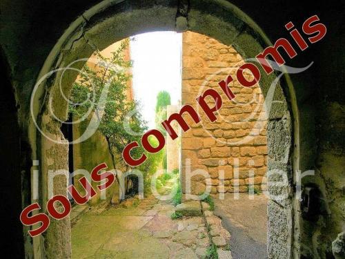 Vaulted room in Saignon, Luberon