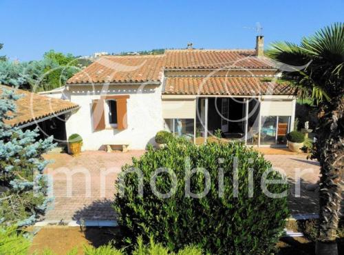 Single storey house in Apt in the Luberon