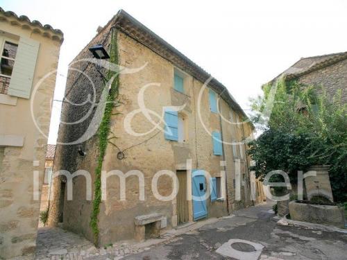 Village house with views in the Luberon