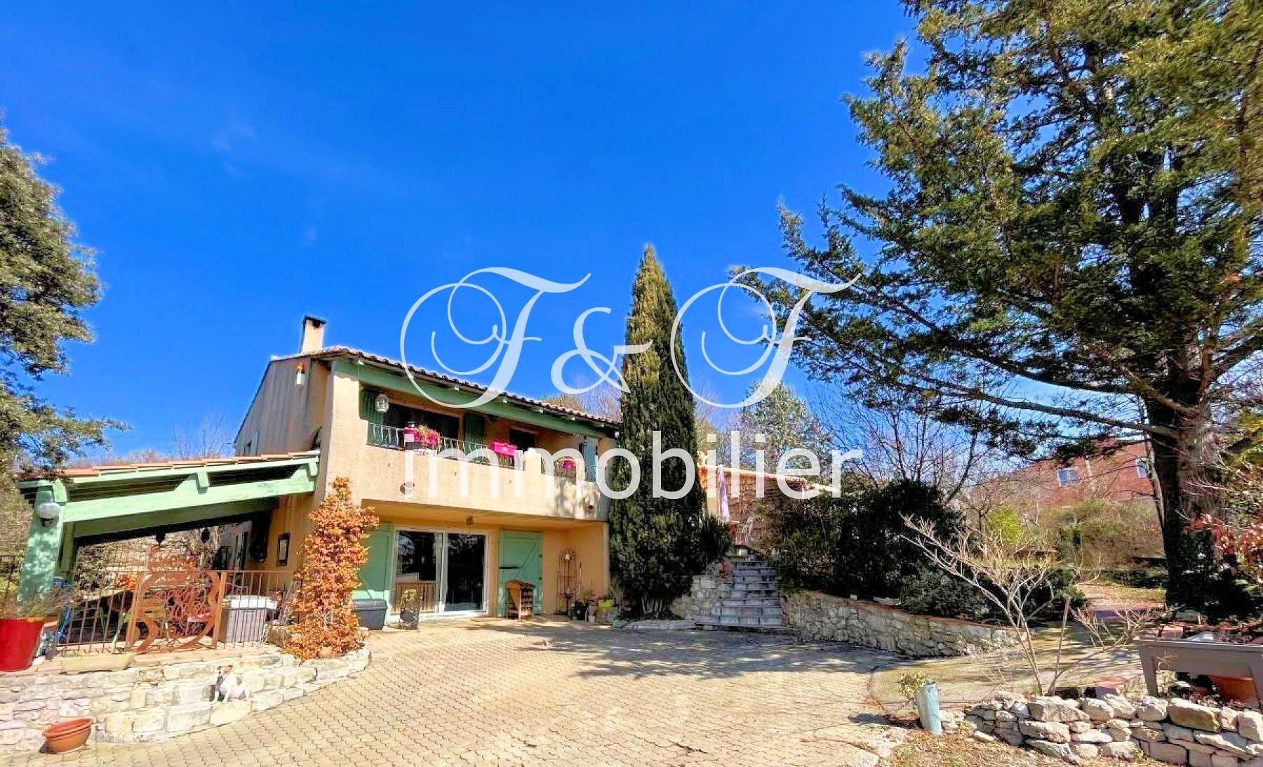 Grande villa avec piscine et vue Luberon