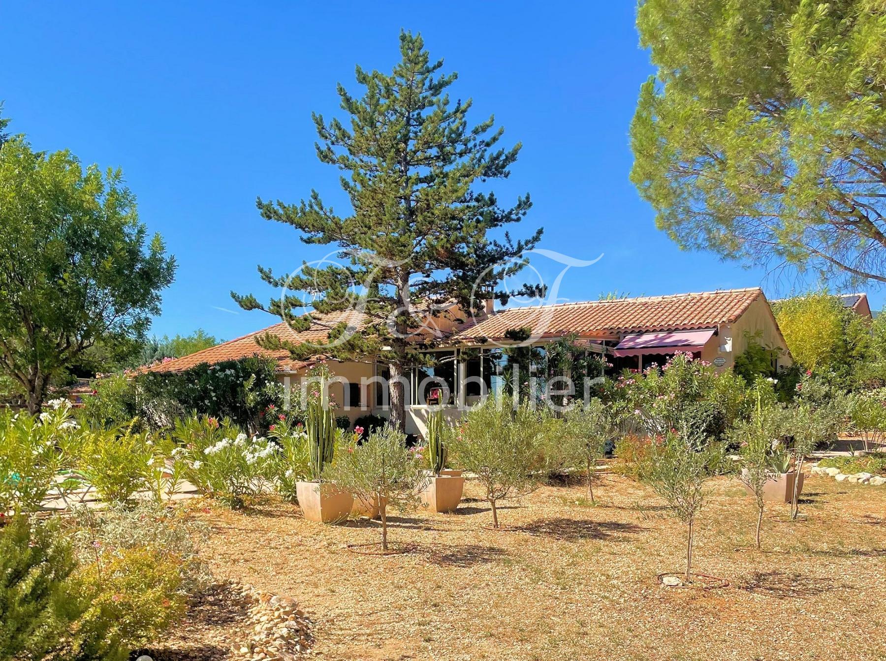 Maison au calme avec vue et piscine