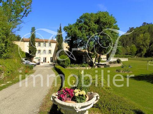 Provencal farmhouse and cottages in Provence