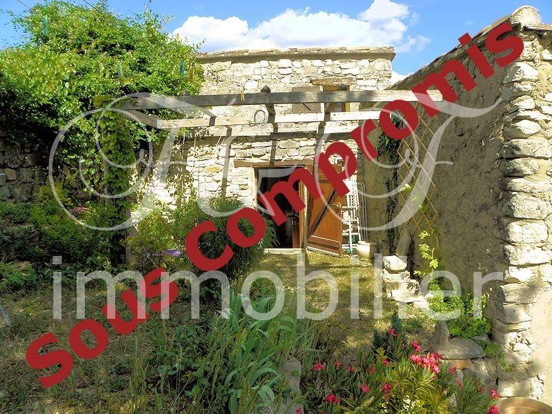 Maison de hameau avec petit jardin en Luberon