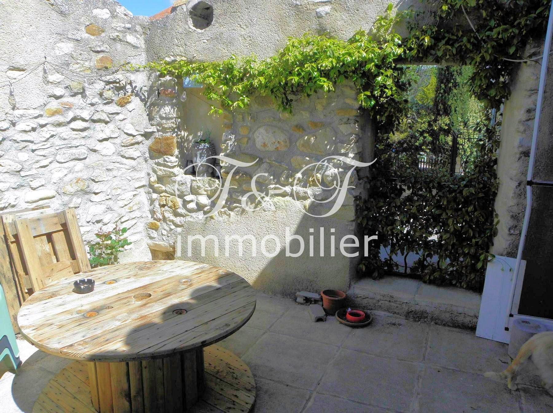 Jolie maison de hameau avec terrasse