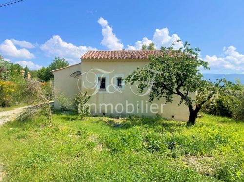 Villa de plain-pied au calme avec vue et jardin