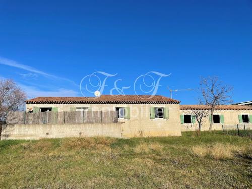 Villa de plain pied et atelier attenant