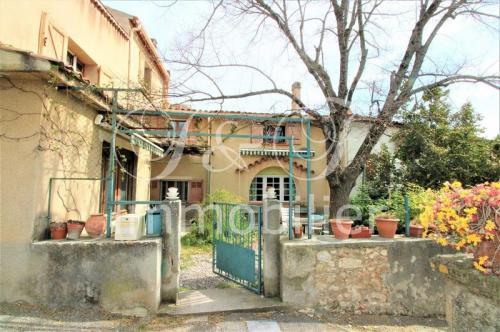 Grande maison de village avec jardin